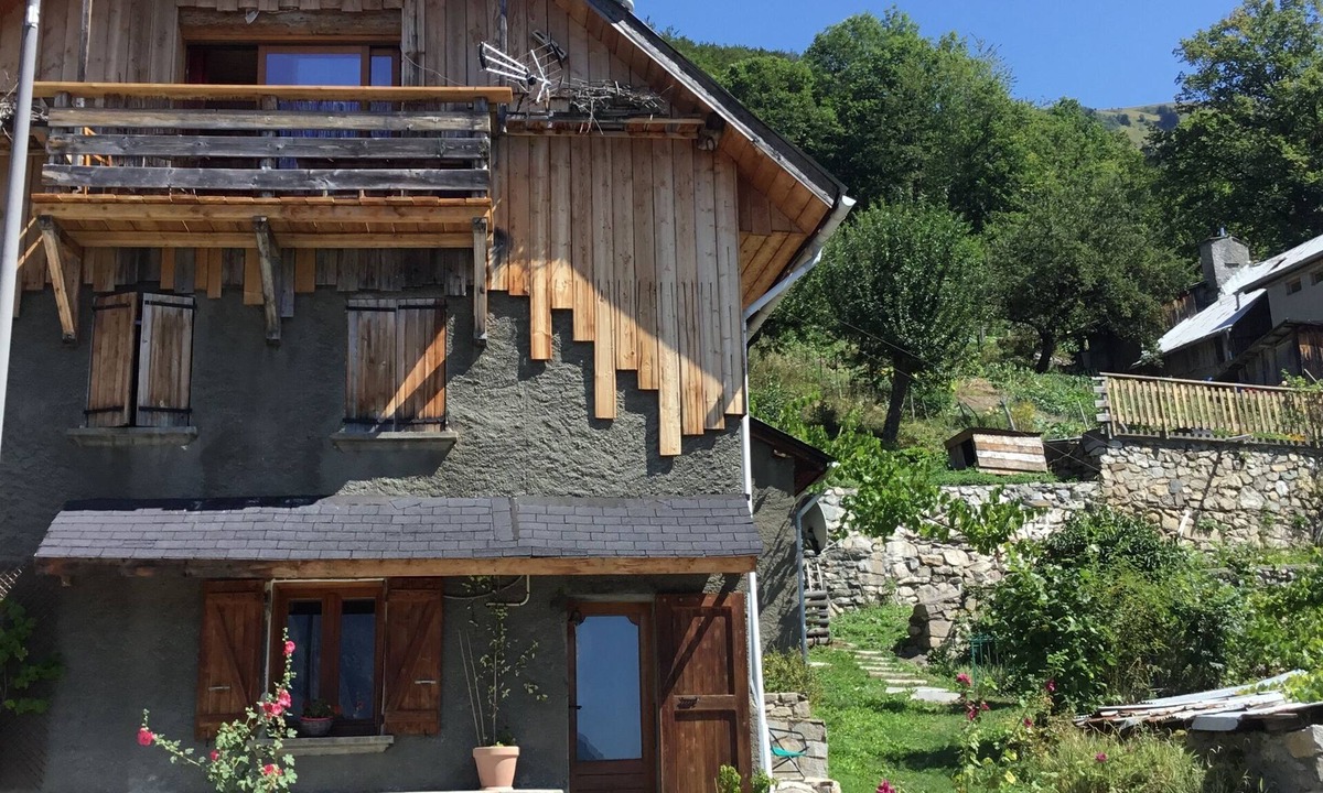 Oz House | Vacation Rental for 6–8 People with a Private Garden in Oz (Alpe d'Huez Grand Domaine)
