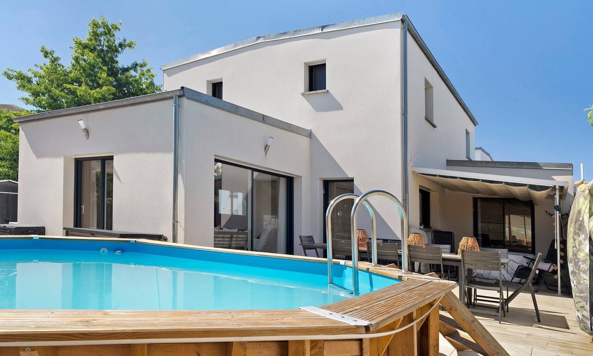 Carquefou House | Villa Évasion Spa Pool – 4 Bedrooms, Private Pool, Terrace & Wi-Fi in Carquefou