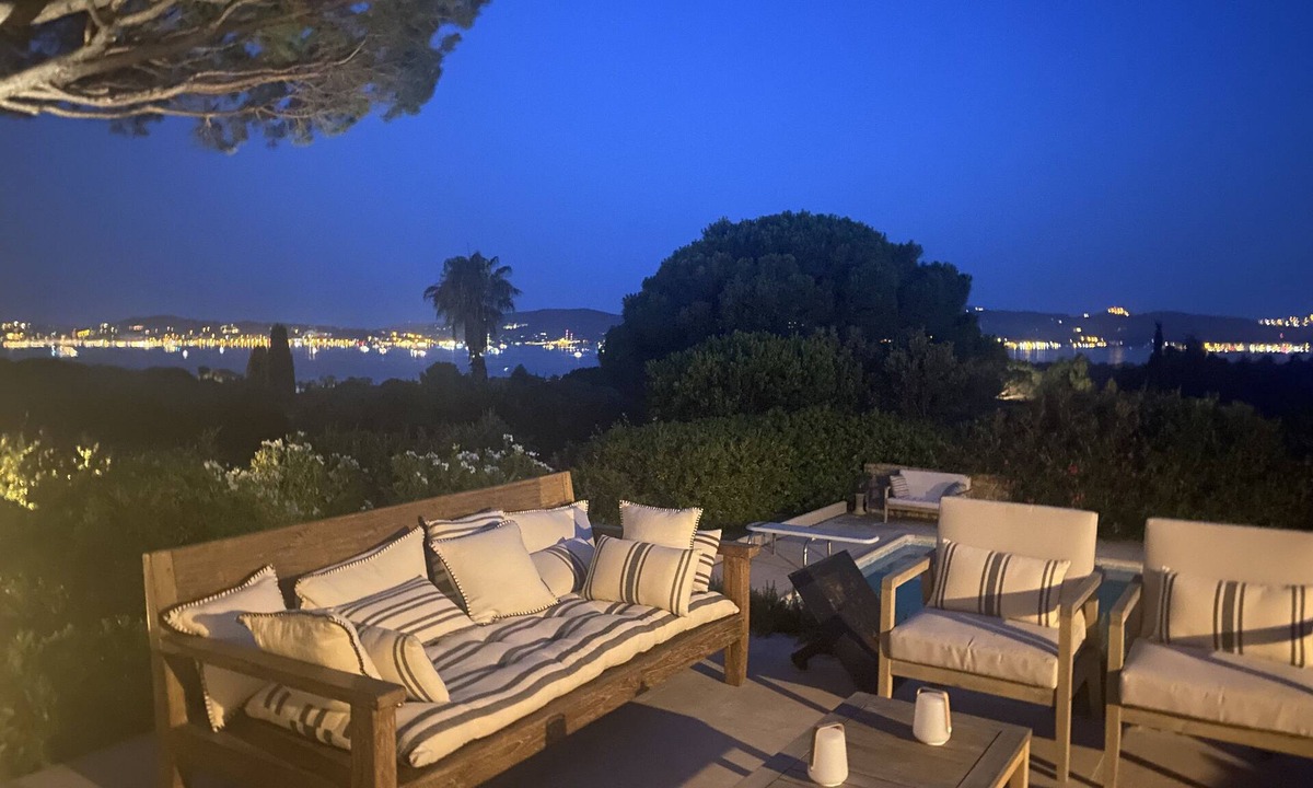 Grimaud House | VILLA 14 PERSONNES AVEC MAGNIFIQUE VUE SUR SAINT TROPEZ