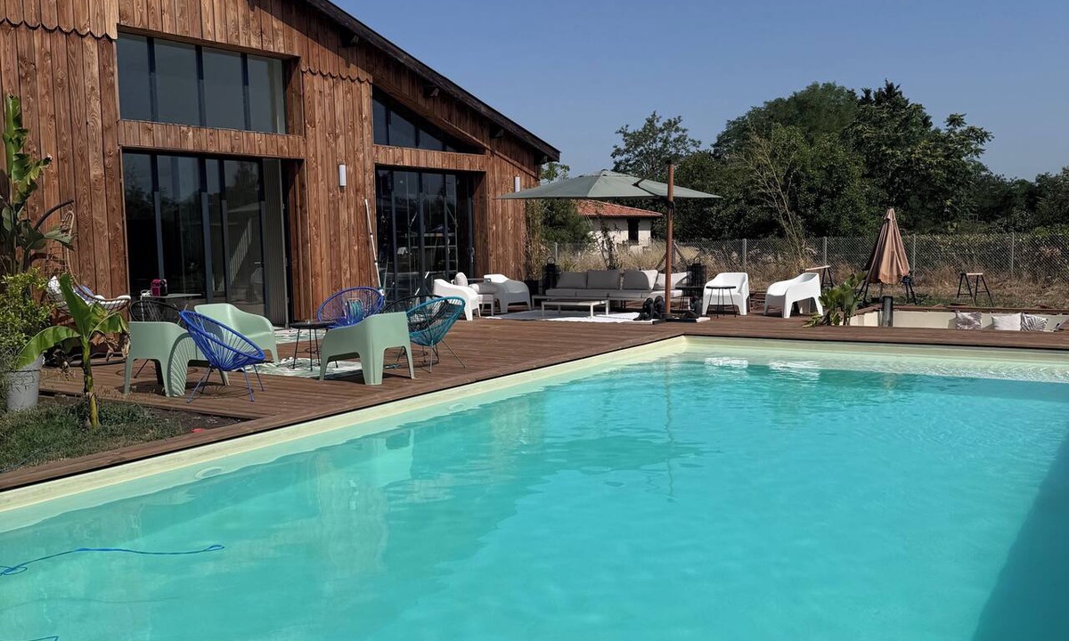 Ambares-et-Lagrave House | ⭐ Villa Aetheria: Large Pool, Movie Theater—An Exceptional Villa Near Bordeaux