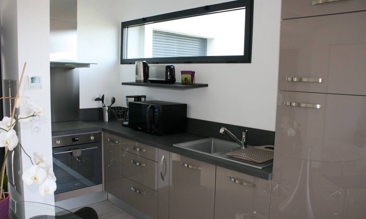 Saint-Jeannet Apartment | Villa Apartments, private garden and pool, sea view