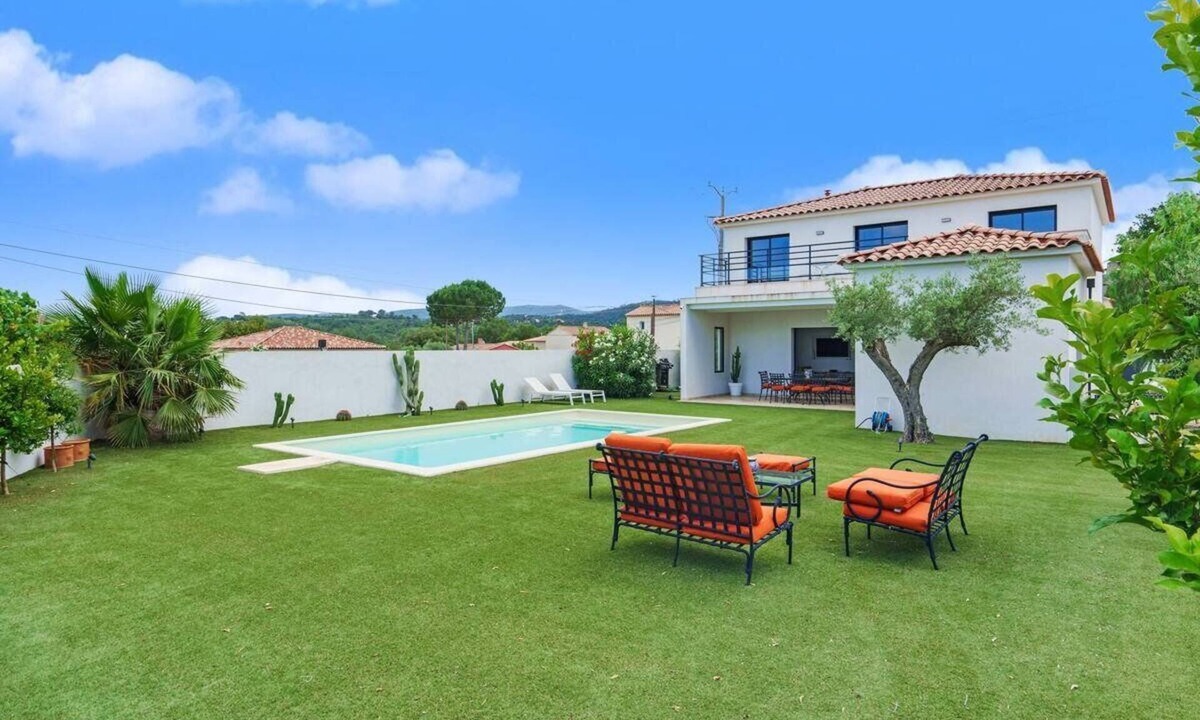 Cogolin House | Villa avec piscine privée au coeur des vignes du Chateau St Maur