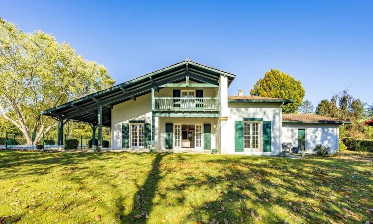 Cambo-les-Bains Villa | Villa Berhartia - Swimming pool and mountain view