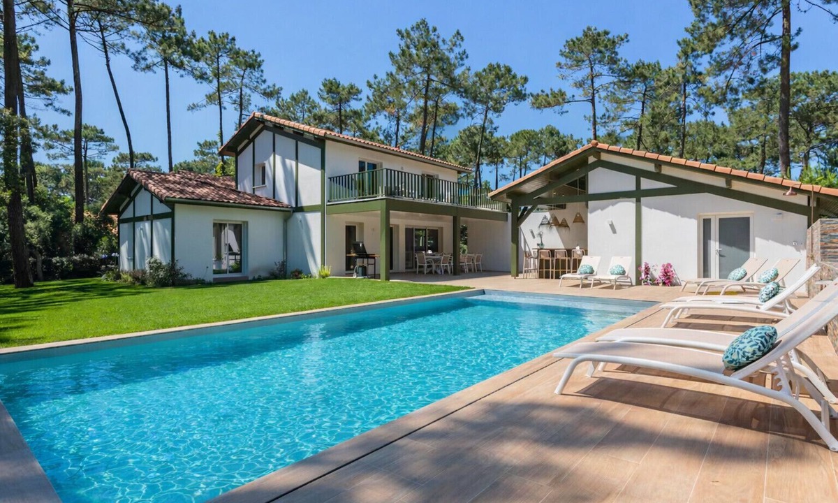 Les Estagnots Villa | Villa Bis Arrebak with Pool - Welkeys