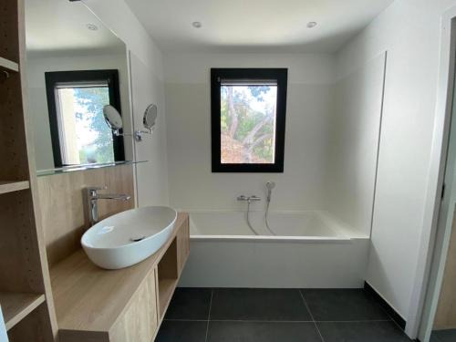 Le Rayol Villa | Villa Boreas - Pool, Sea View & Studio