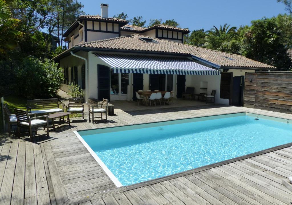 Soorts-Hossegor Villa | Villa des Acacias avec piscine chauffée pour 15 personnes entre lac et océan Wifi gratuit