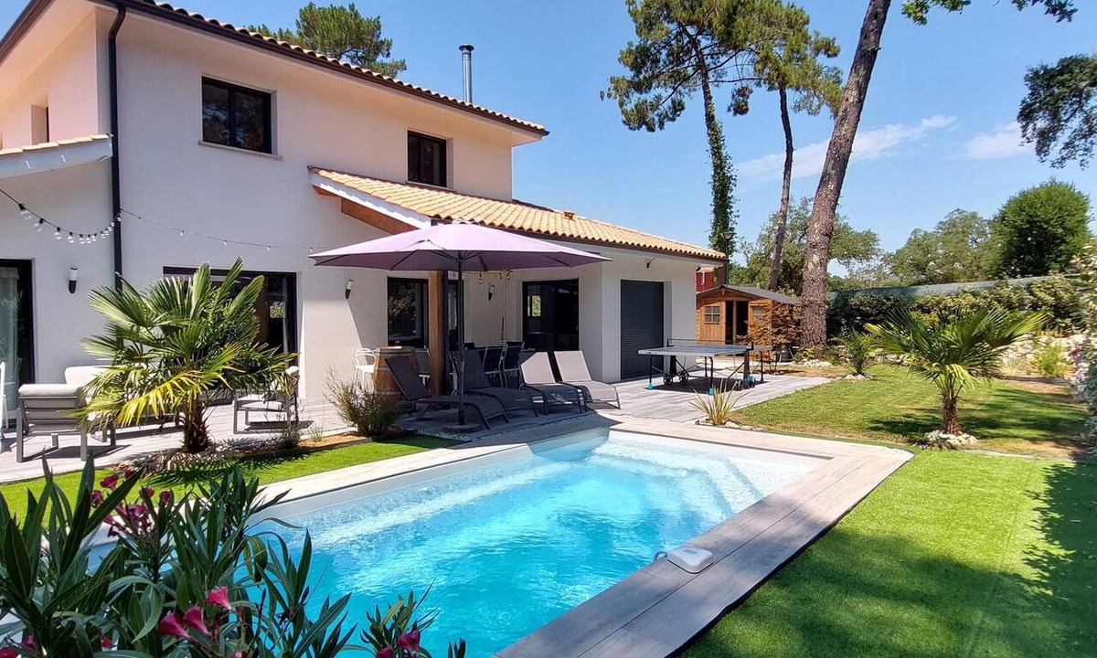 Labenne House | Villa des Pins - Sleeps 10 - 5 bedrooms - 3 bathrooms - heated pool - air conditioning