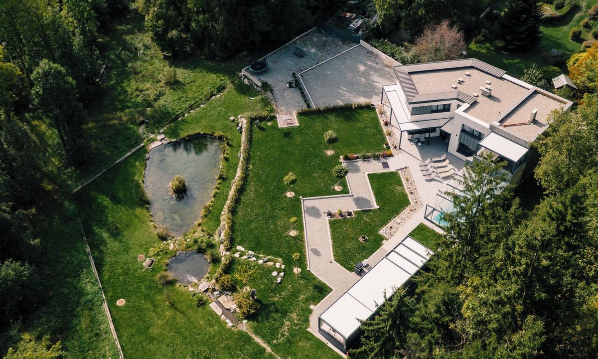 Notre-Dame-du-Cruet Villa | Villa du Mena ★ Heated Pool, Jacuzzi, Air-Conditioned Rooms | 15 people