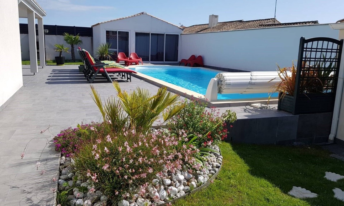 Saint-Gilles-Croix-de-Vie Villa | Villa "Le Paradis Bleu" Heated pool and beach 200 m'away