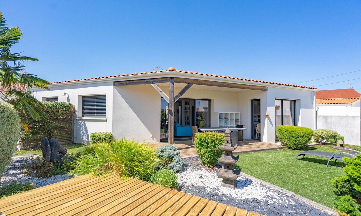 Royan Villa | Villa Ganesh with Private Terrace, Private Garden, and Wi-Fi