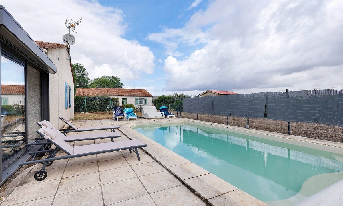 La Jonchere House | Villa Joël – House with Private Pool, 10 Minutes from the Beach