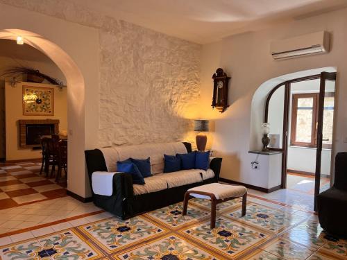 Celso Villa | Villa Laurus Malìa