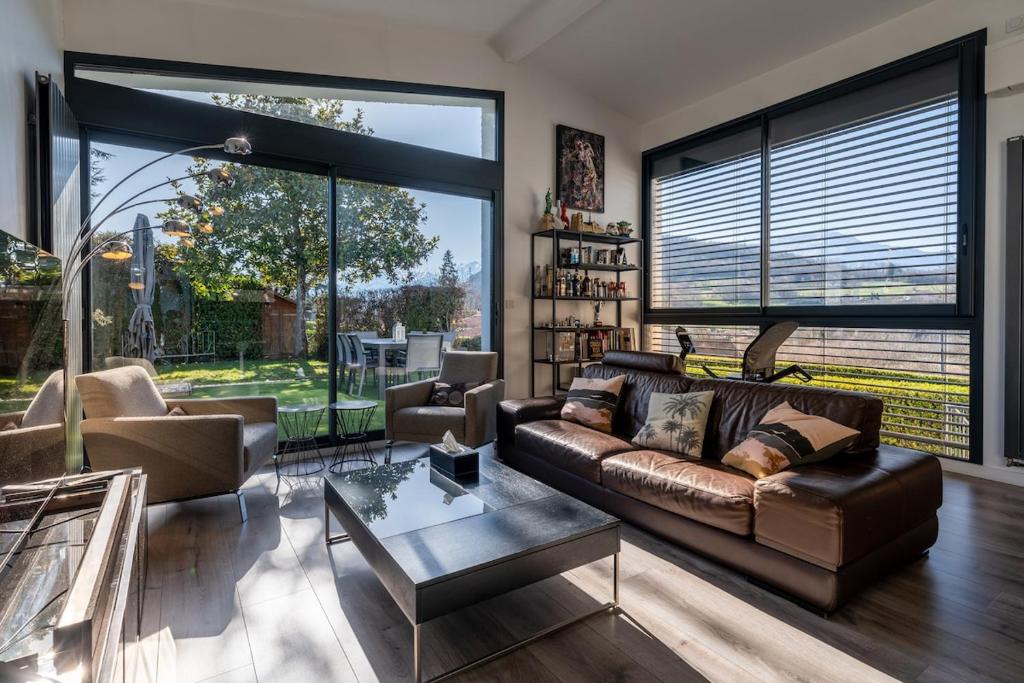 Brie-et-Angonnes Villa | Villa Luxe