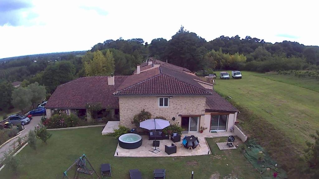 Casseuil House | Villa luxueuse PMR avec ascenseur spa et piscine 12 personnes