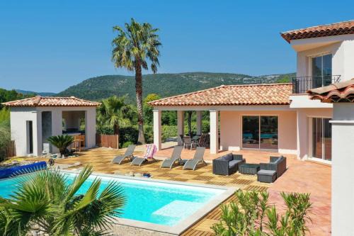 Neoules Villa | Villa Mathea by Villa Plus