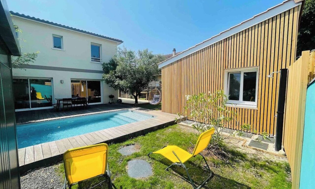 Pessac House | Villa Rafael with Pool in Pessac: Fun and Relaxing