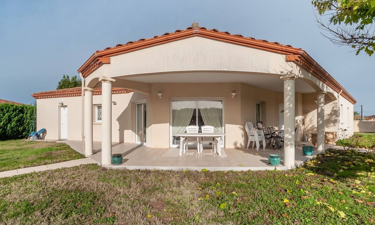 Bias House | Villa Romane - Three Bedroom House, Sleeps 6