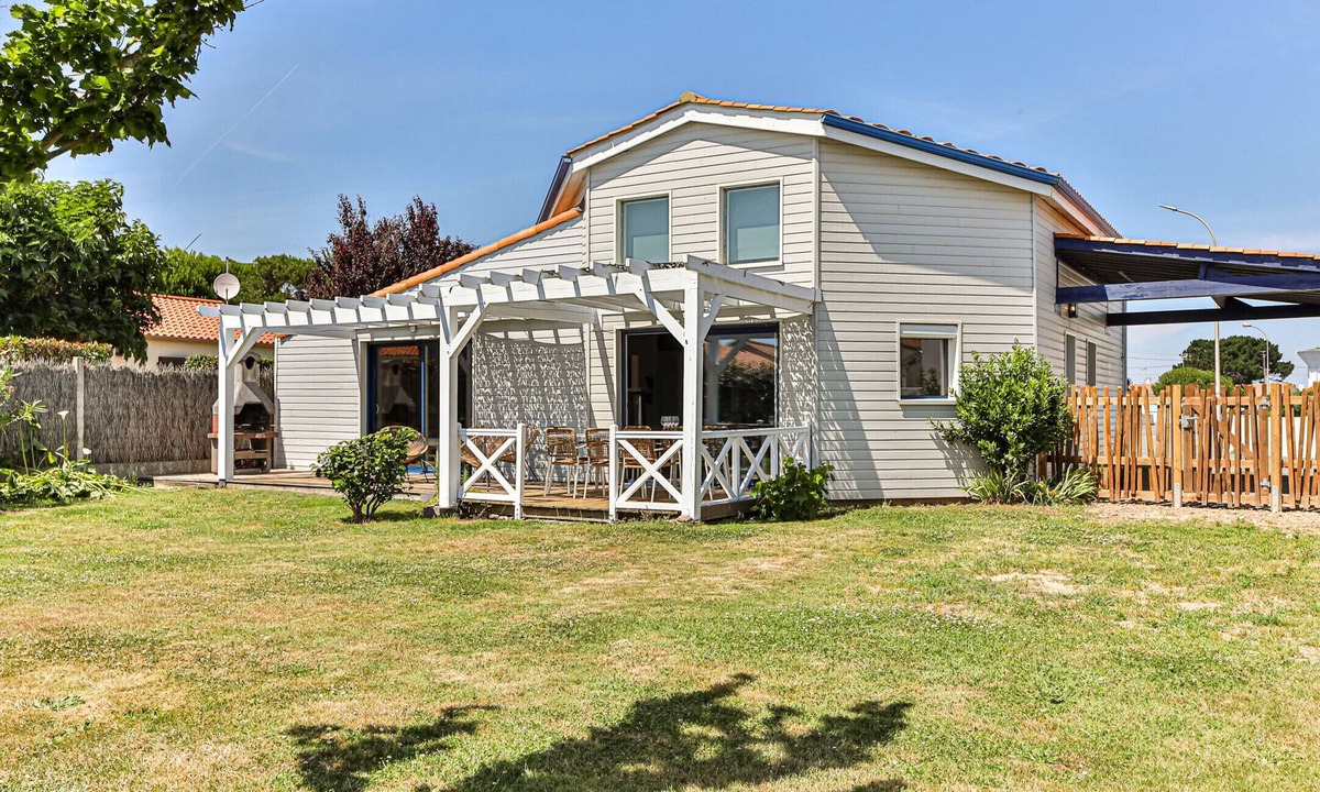 Saint-Hilaire-de-Riez Villa | Villa Soleya—modern and spacious, within walking distance of the beach