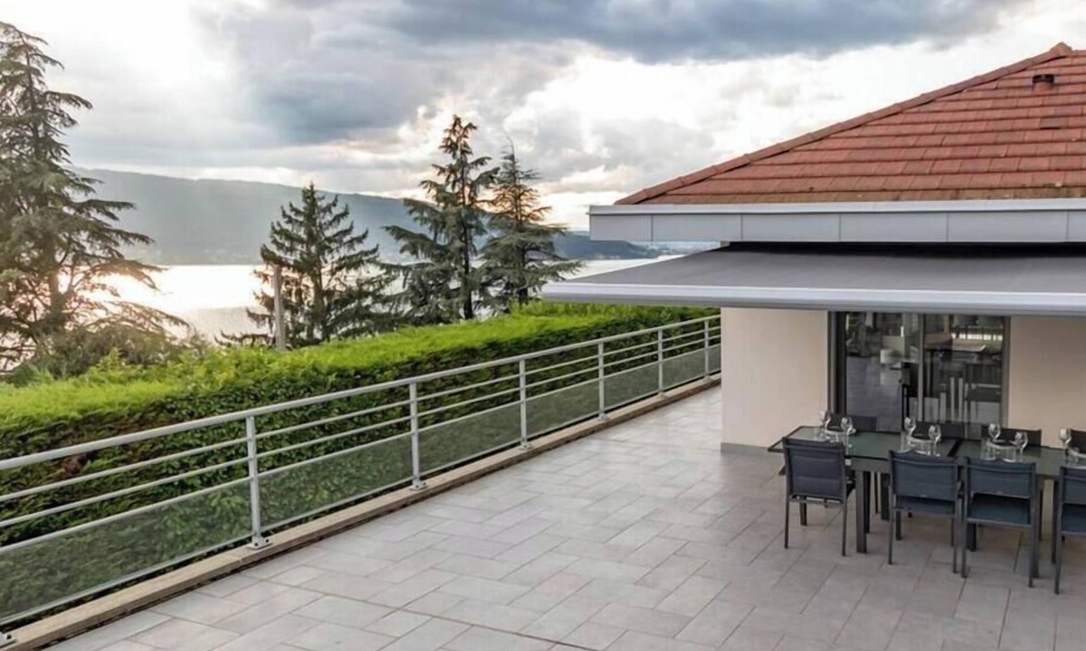 Veyrier-du-Lac Villa | 🏡 Villa Sunset – Infinity Pool & Panoramic Lake Views 🌅✨ ✨ An exceptional property overlooking one of the most stunning panoramas of Lake Annecy ✨