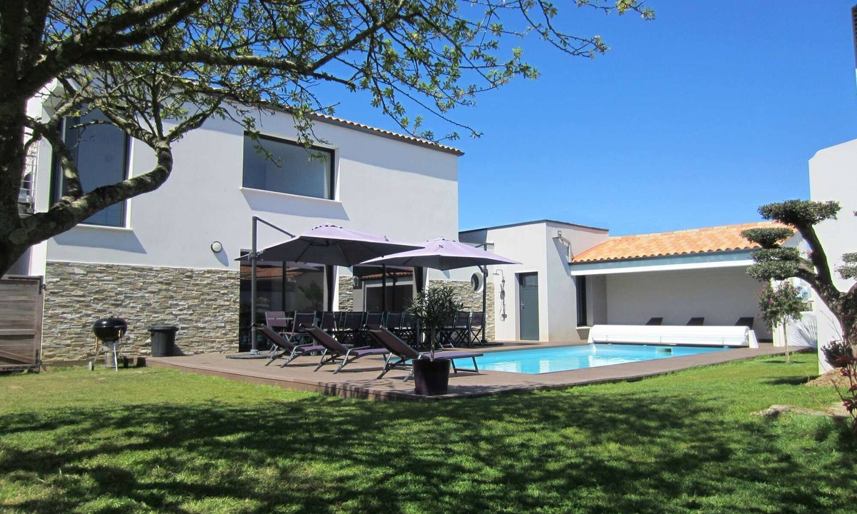 Olonne-sur-Mer Villa | Villa with spa and heated pool near beach