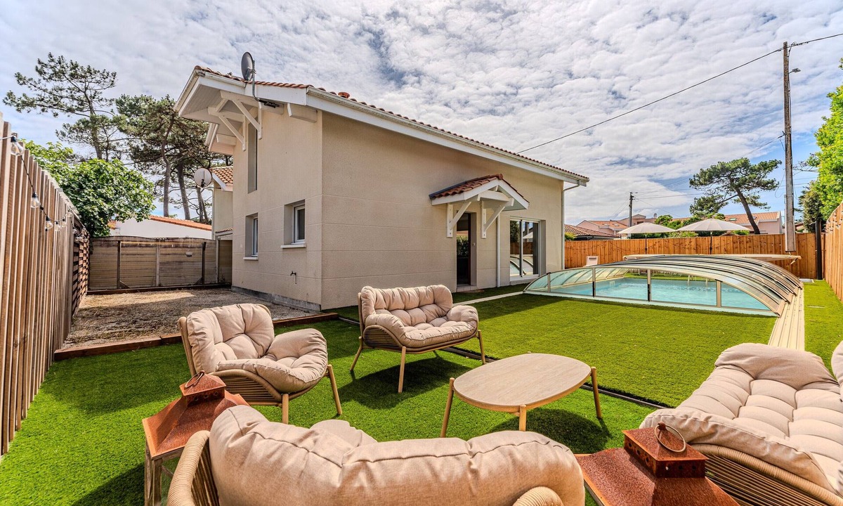 Biscarrosse Plage Villa | Villa with Pool in Biscarrosse, 500m from the Beach
