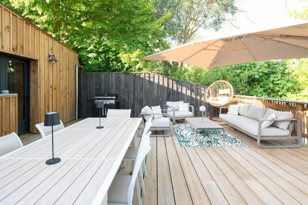 Cazaux House | Villa with Spa and Private Canal Access