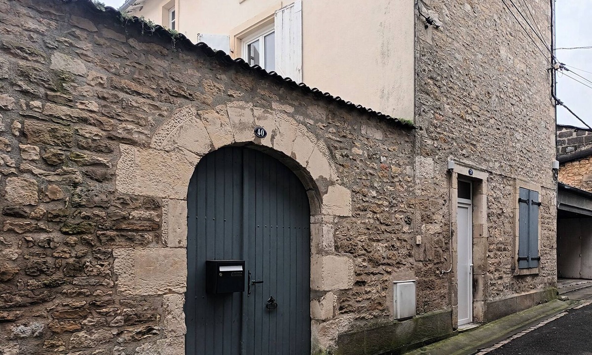 Ruffec House | WHOLE HOUSE DOWNTOWN 4 to 12 PEOPLE