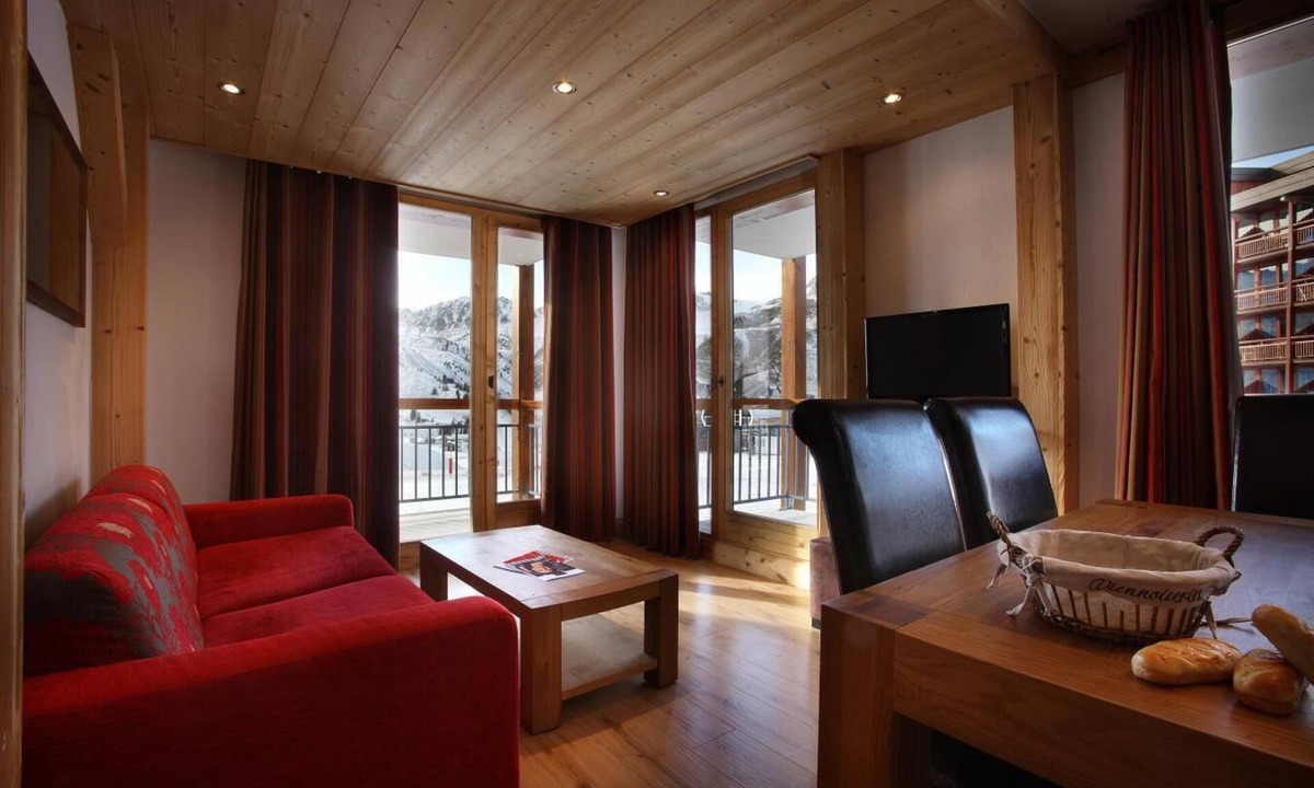 Arc-2000 Apartment | Wifi, 50m from resort center, fitness, swimming pool, sauna, hammam, balcony, tv, ski locker, 38m²