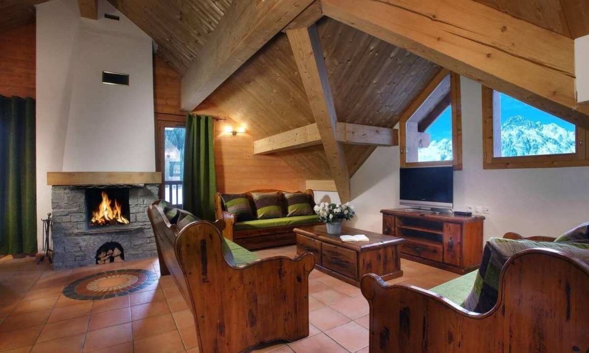 Oz-en-Oisans Apartment | Wifi, 50m from resort center, fitness, swimming pool, sauna, hammam, balcony, fireplace or stove, tv