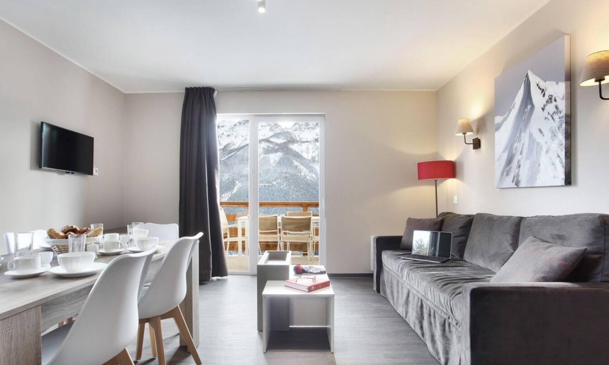 Pra Loup Apartment | Wifi, swimming pool, tv, ski locker, 46m², Pra Loup
