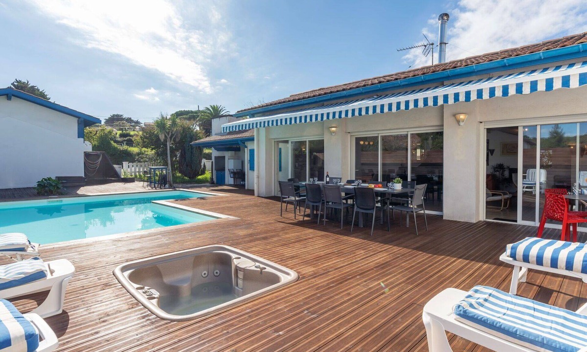 Bidart Villa | Wonderful private villa for 15 guests with hot tub, WIFI, private pool, TV, terrace and pets all.