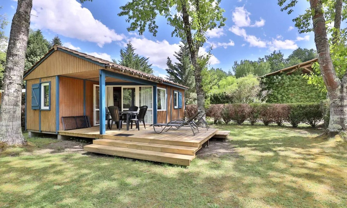 Saint-Paul-les-Dax Ski Chalet | XL 3-Room Chalet for 4–6 People + TV