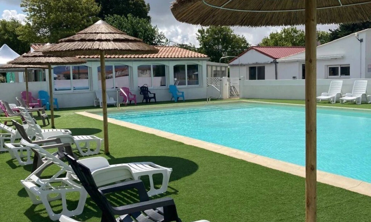 Saint-Georges-de-Didonne House | ZEcamping 3* 1km plage piscine chauffée pataugeoire tente TV 20m2