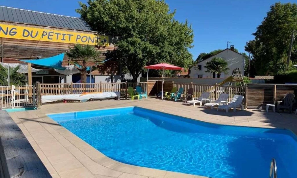 Arvert House | ZEcamping 3 étoiles piscine 4km plage chiens acceptés locatif TV 30m2