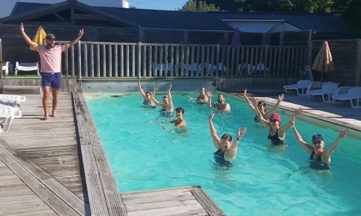 Surgeres House | ZEcamping 3 étoiles piscine chauffée pataugeoire locatif TV clim 25m2
