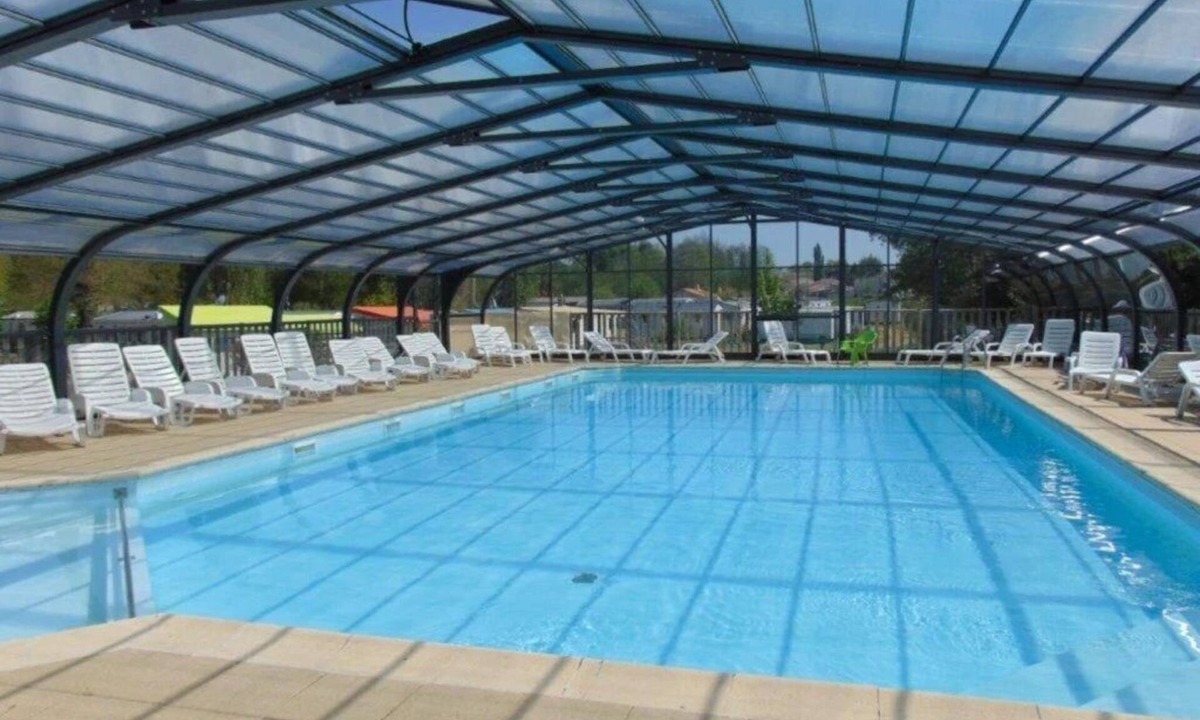 Avrille House | ZEcamping 3* piscine couverte pet friendly club enfant locatif TV 38m2