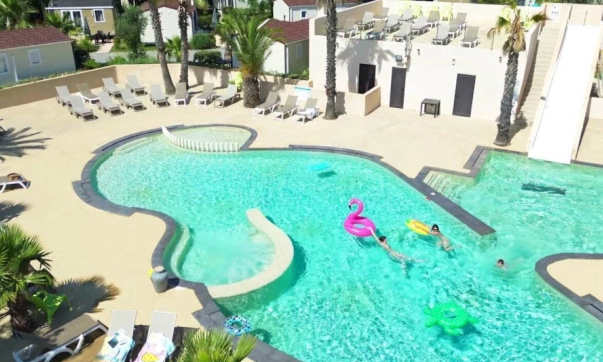 Grimaud House | ZEcamping 4* parc aquatique animaux acceptés animations locatif TV
