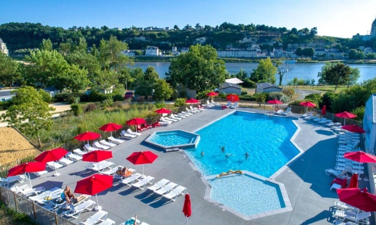 Saumur Cabin | ZEcamping 4* piscine couverte club enfant hammam locatif TV BBQ 35m2
