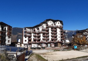 100m from ski slopes, 3rd floor, view forest, balcony, tv, 35m², La Tania