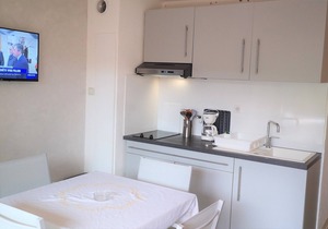 2-room apartment Résidence Provençale Air-conditioned Parking Pool 2 km Sea