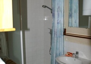 Appartement cosy au pied des pistes avec balcon, proche commodités - FR-1-557A-28