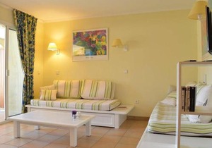 Appartement T2 avec piscine, plage à 100m, parking, ascenseur et centre de thalasso à proximité - FR-1-226-81