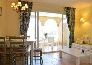 Appartement T2 avec piscine, plage à 100m, parking, ascenseur et centre de thalasso à proximité - FR-1-226-81