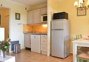 Appartement T2 avec piscine, plage à 100m, parking, ascenseur et centre de thalasso à proximité - FR-1-226-81