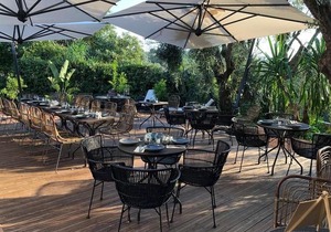 Avocado Hotel Restaurant