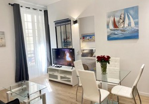 Central Modern Flat Lamartine