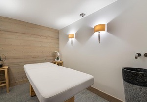 Chalet de luxe avec piscine et spa à Courchevel - FR-1-568-6