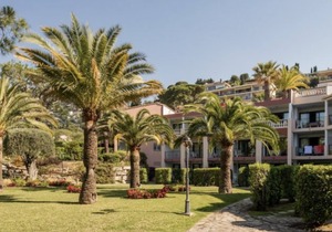 Cote d'Azur, 2 travellers, individual air-conditioning, garden, two steps from the beach