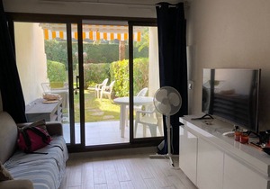 Cote d'Azur, 2 travellers, individual air-conditioning, garden, two steps from the beach