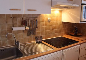 Cozy Studio with Mountain View, Close to Shops and Slopes, Sleeps 6